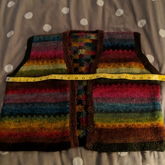 Handknit crop vest - Picture 5 of 6